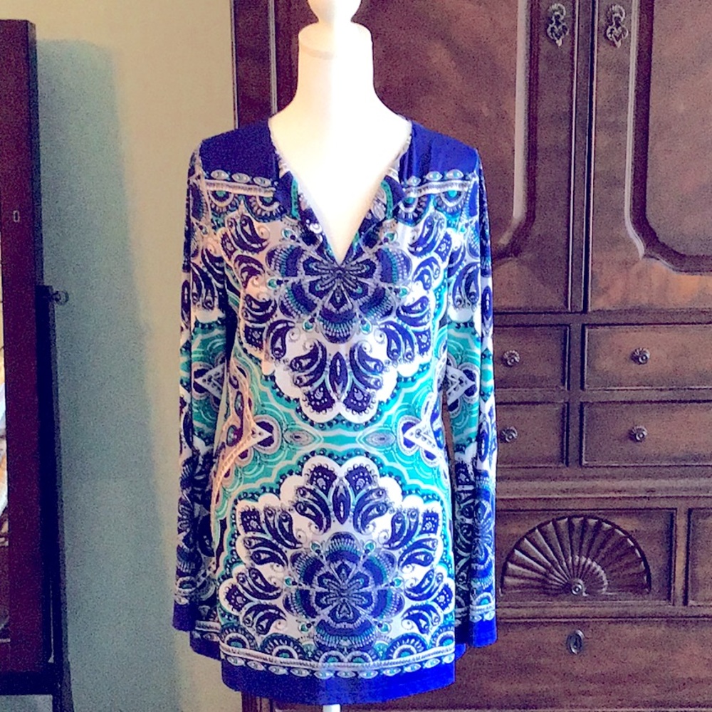 INC beautiful color pullover tunic. Nice silhouette and slimming style.